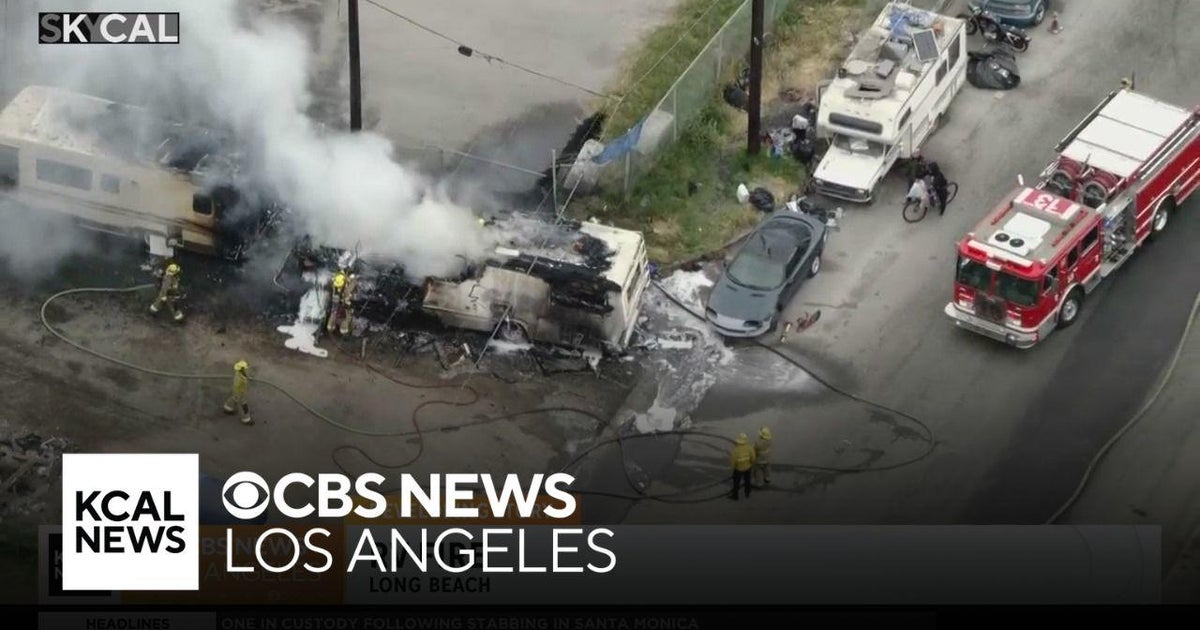 Two separate fires keep firefighters busy - CBS Los Angeles
