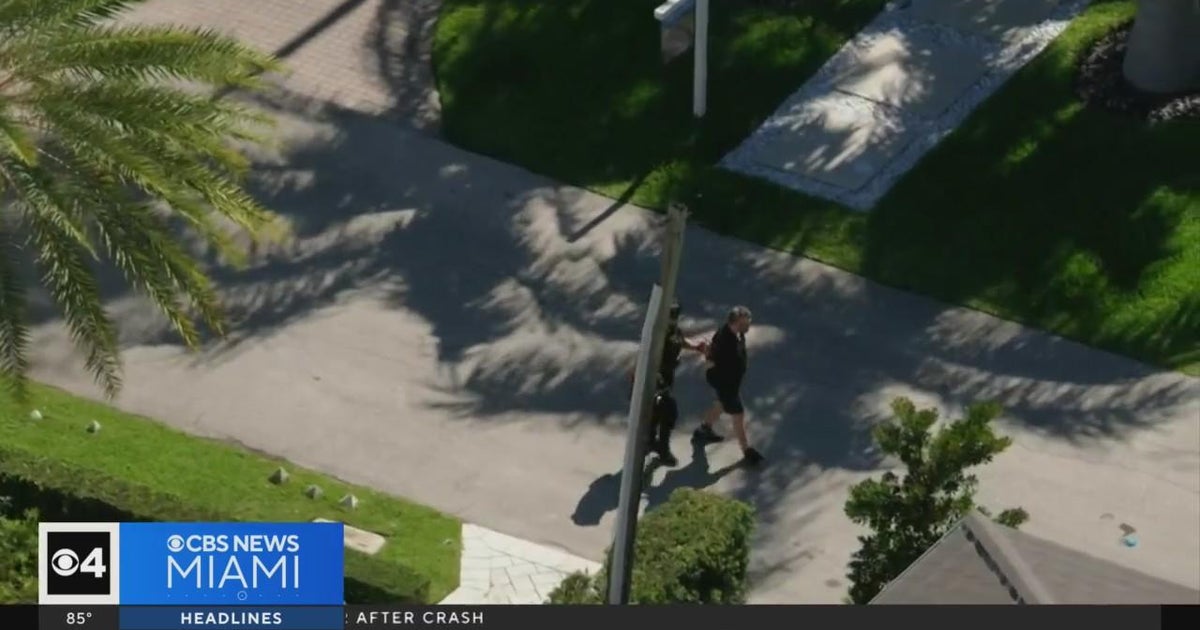 Fort Lauderdale SWAT standoff ends with arrest - CBS Miami