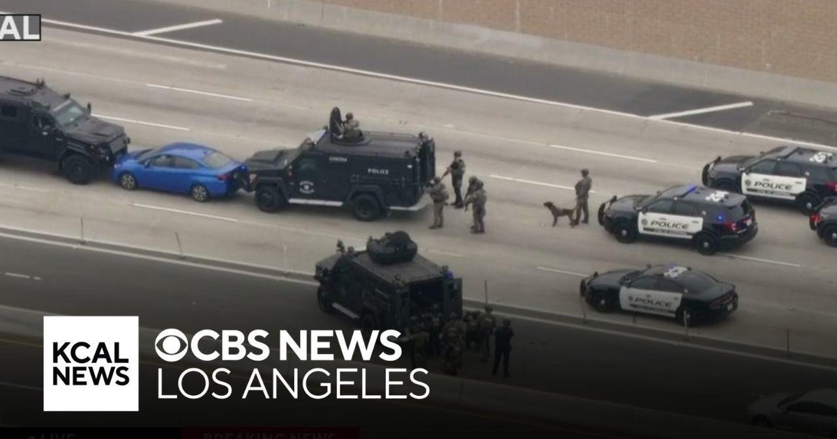 Driver of car causing 91 freeway closure is communicating with crisis ...