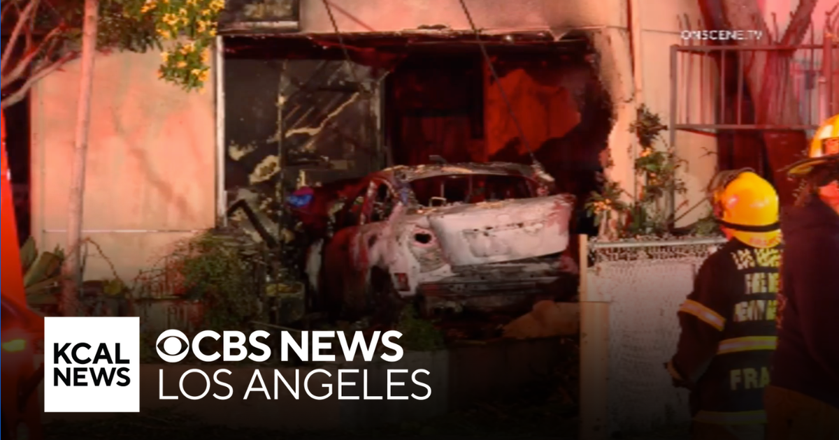Pursuit ends as suspect slams into building in South LA - CBS Los Angeles
