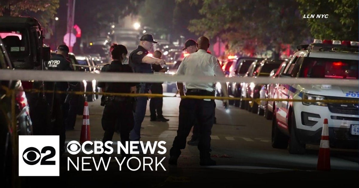 Suspect shot and killed in Brooklyn had 2 knives, NYPD says - CBS New York