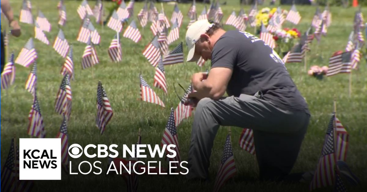 Families gather at Riverside National Cemetery to honor fallen on ...