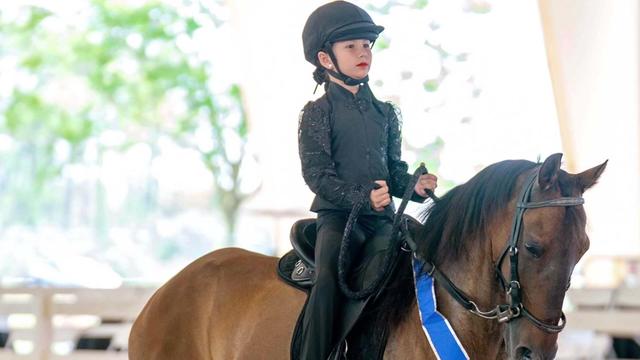 17-p-young-equestrian-wfor9k6i.jpg 