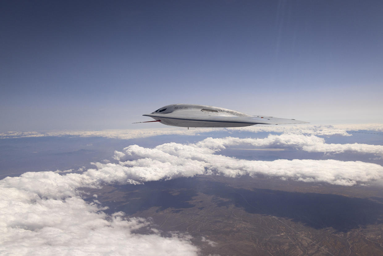 Air Force Unveils Photos Of B-21 Raider In Flight As Nuclear Stealth ...