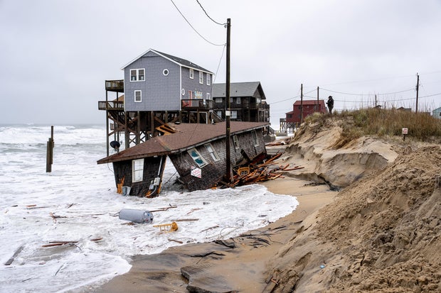 US-NEWS-PARKSERVICE-NC-HOMES-EROSION-2-VP