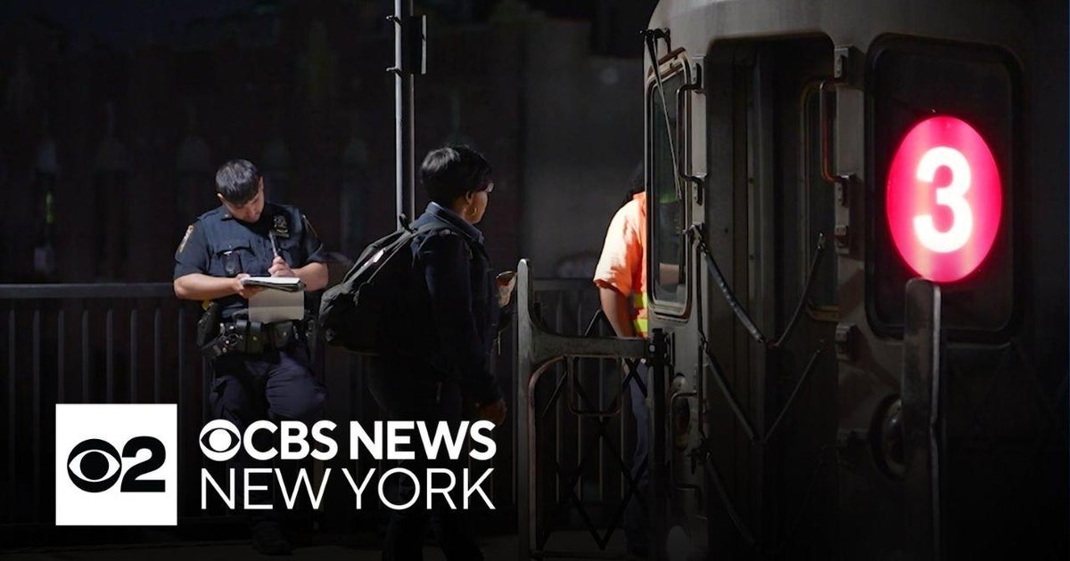 Suspect wanted after man stabbed in back on Brooklyn subway - CBS New York