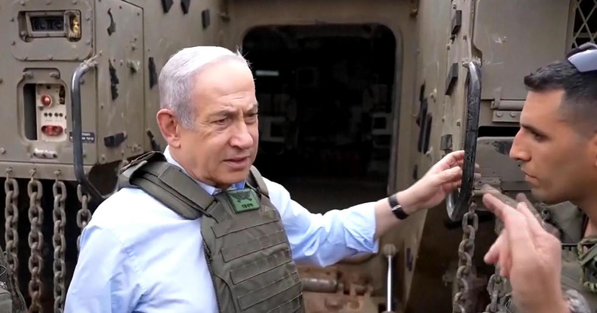 Майкъл Дулас посещава Израел, за да покаже солидарност, тъй като войната в Газа продължава