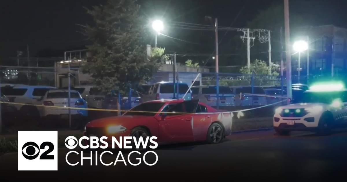 Woman shot while inside car in Garfield Park - CBS Chicago