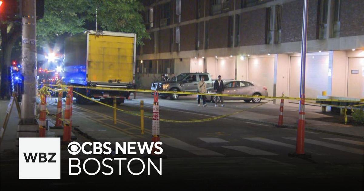 Cyclist hit and killed by box truck in Cambridge – CBS Boston