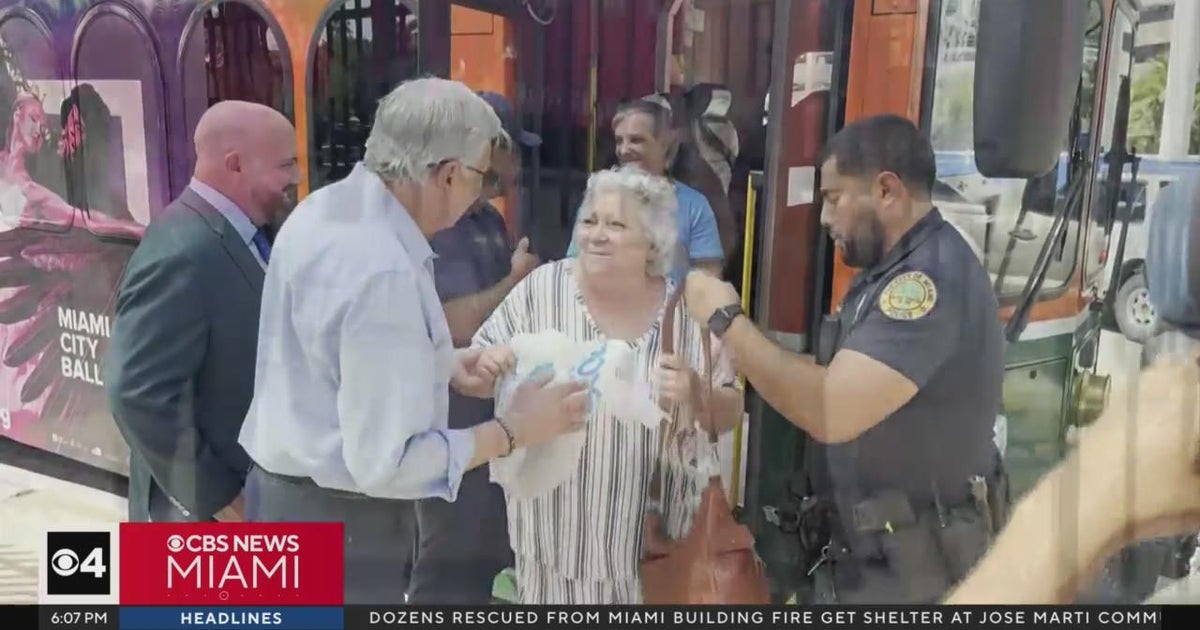 Displaced apartment fire residents get help - CBS Miami