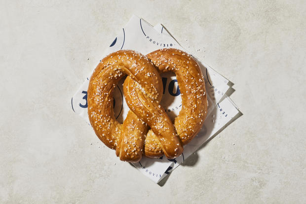 bavarian-style-soft-pretzel.jpg 