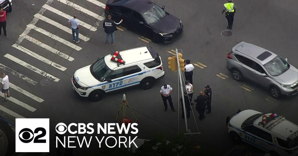 86-year-old man struck by truck, killed in Brooklyn - CBS New York
