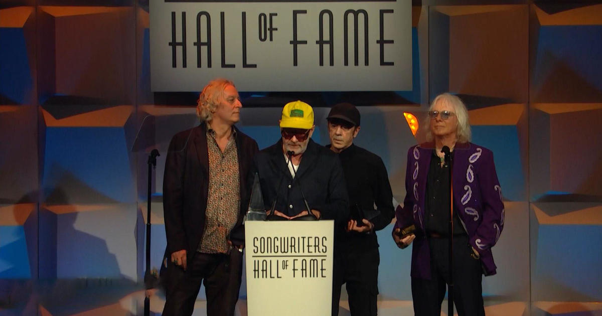 R.E.M. discusses surprise reunion at Songwriters Hall of Fame, reveals why there won’t be another
