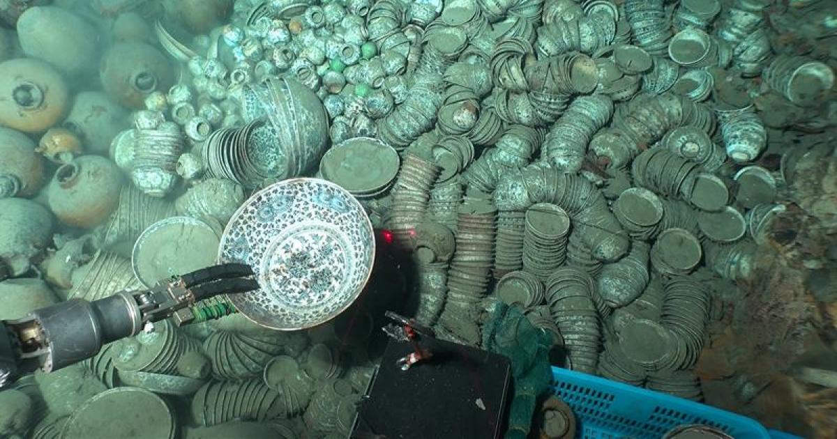 Poklad bol nájdený zo starých vrakov lodí 5000 stôp pod vodou v Juhočínskom mori