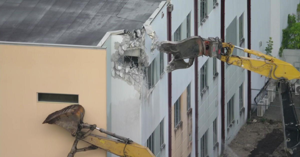 ФОРТ ЛОДЪРДЕЙЛ - Разрушаването на сградата на гимназия Marjory Stoneman