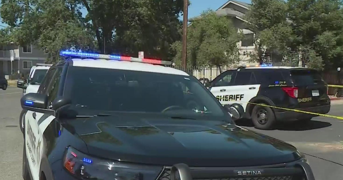 Man killed, woman hospitalized after shooting at Sacramento-area apartments