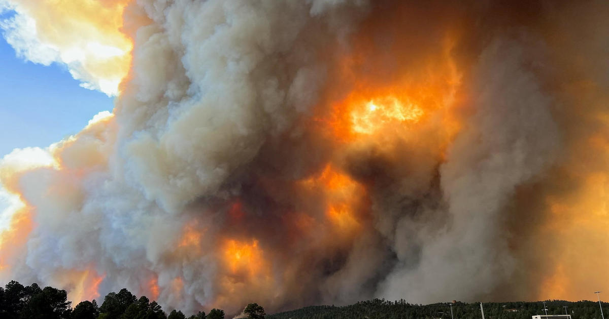 New Mexico village of Ruidoso orders residents to evacuate due to raging wildfire: "GO NOW"