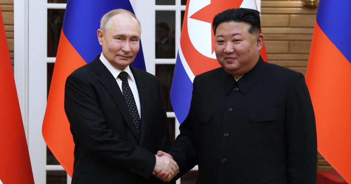 Сеул Южна Корея — руският президент Владимир Путин и севернокорейският лидер