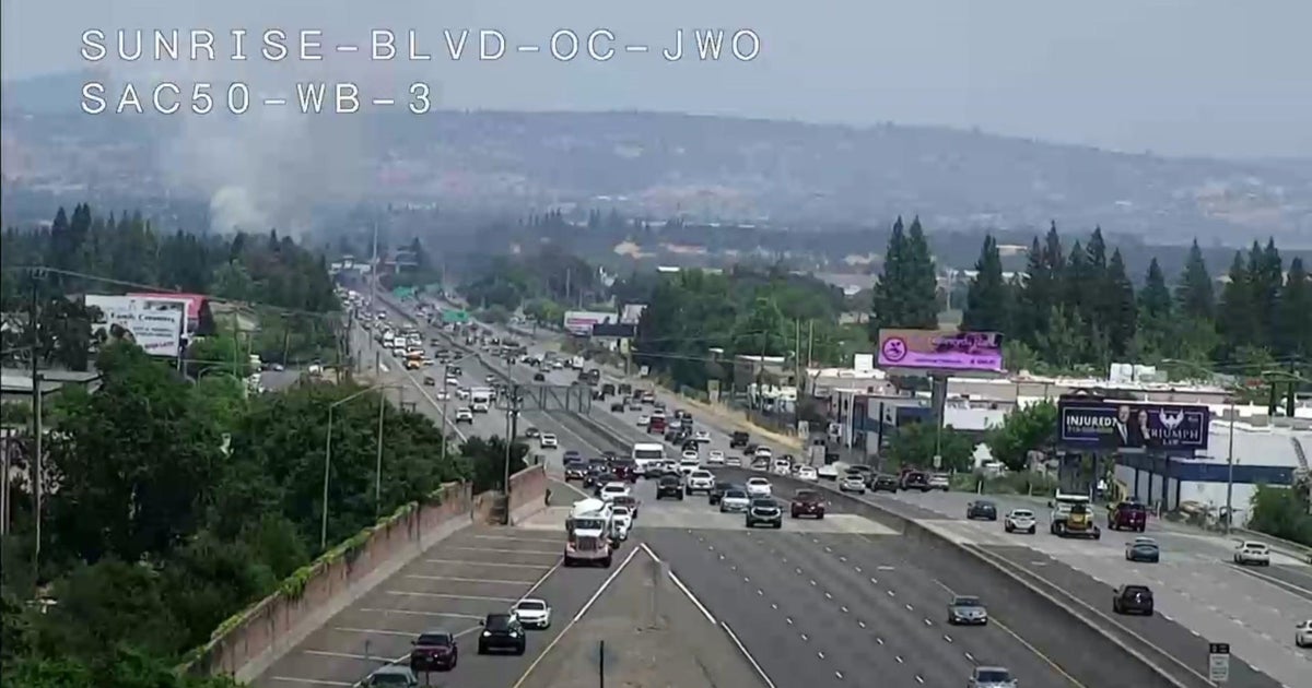 Grass fire burns off of Highway 50 in Rancho Cordova