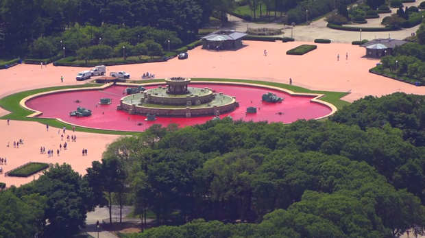 buckingham-fountain-red-2.png 