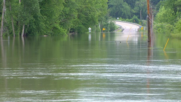 10p-vo-henderson-floodi-wcco5mx9.jpg