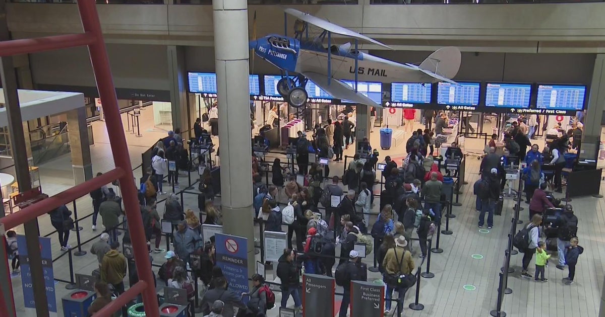 Pittsburgh International Airport issues travel alert for long lines - CBS Pittsburgh
