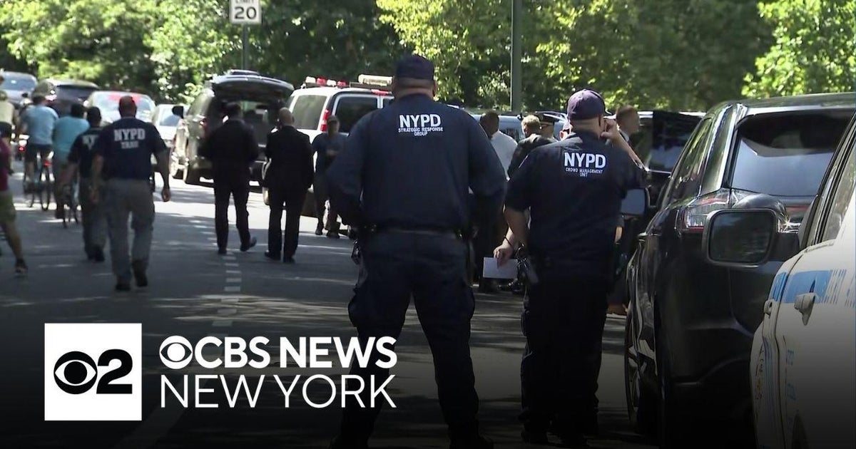Central Park sex assault suspect on the run - CBS New York