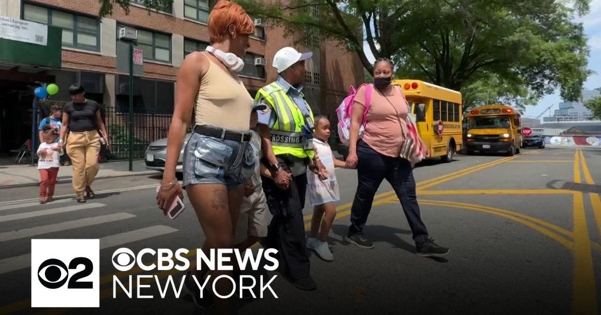 Beloved crossing guard retires after decades of protecting Brooklyn