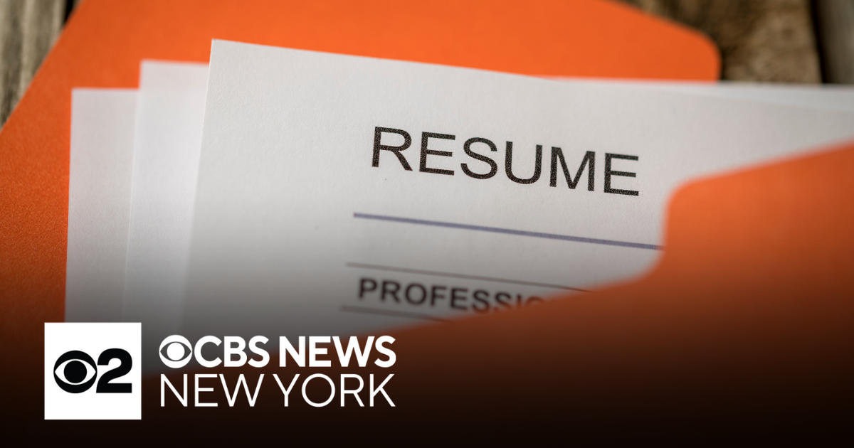 Tips on how to search for a job during the summer months - CBS New York