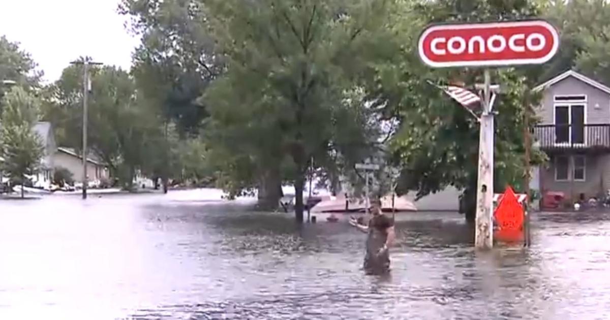 Flooding continues in Midwest, Minnesota town still under water