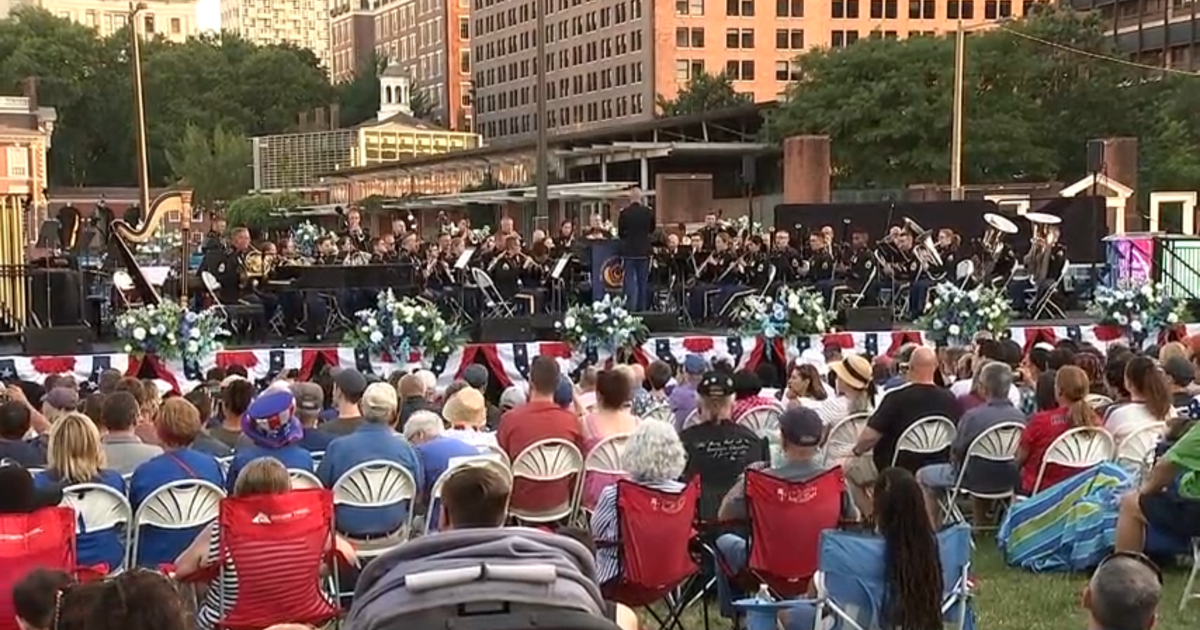 LeAnn Rimes, US Army Field Band and Soldiers’ Chorus perform during Salute to Service in Philadelphia