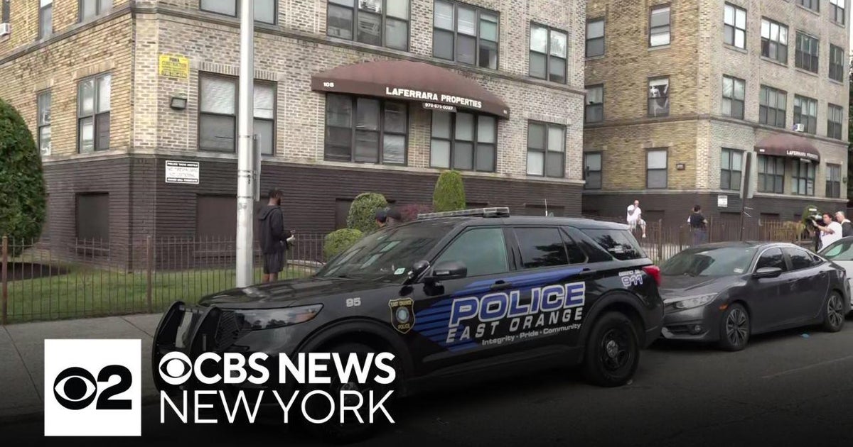 Man charged in stabbing of mother, 2 children in East Orange - CBS New York