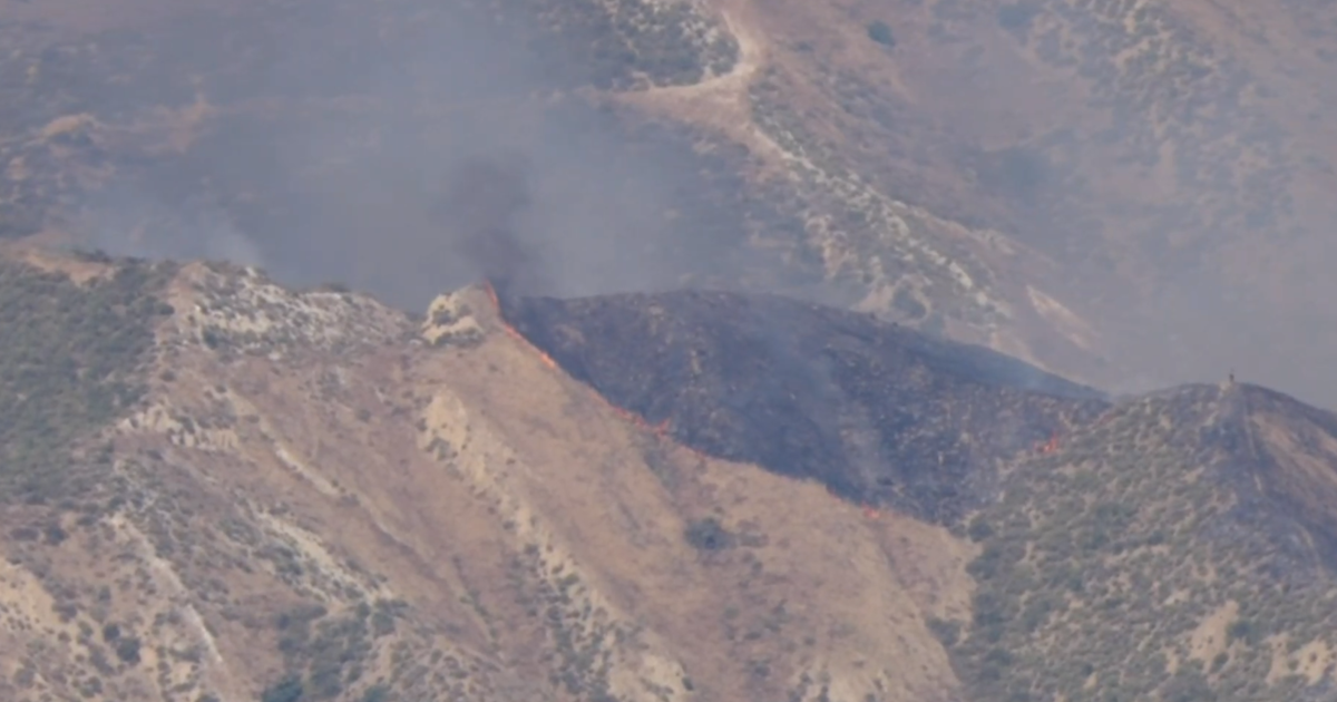 Plenty Fire burns 75 acres amid sweltering heat in Santa Clarita