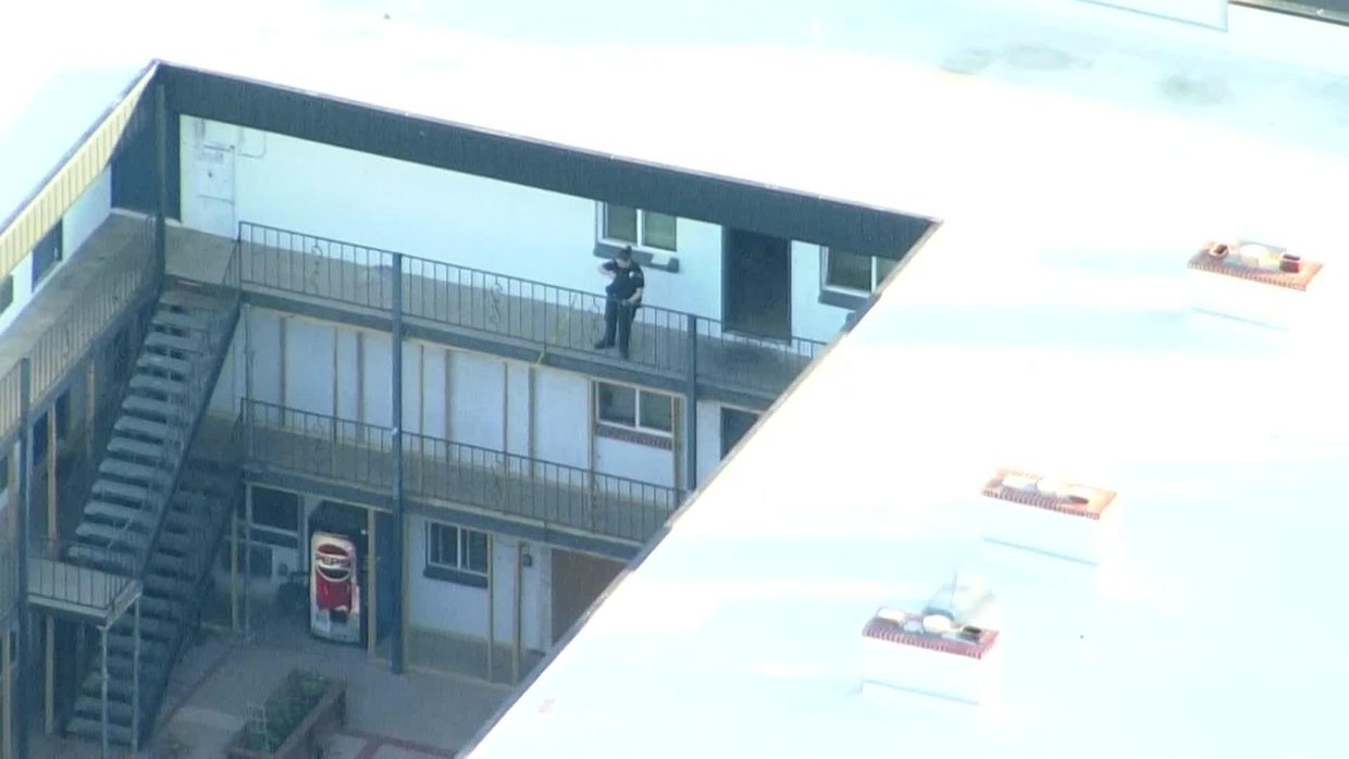 1 killed, 1 injured in early morning shooting in Aurora - CBS Colorado