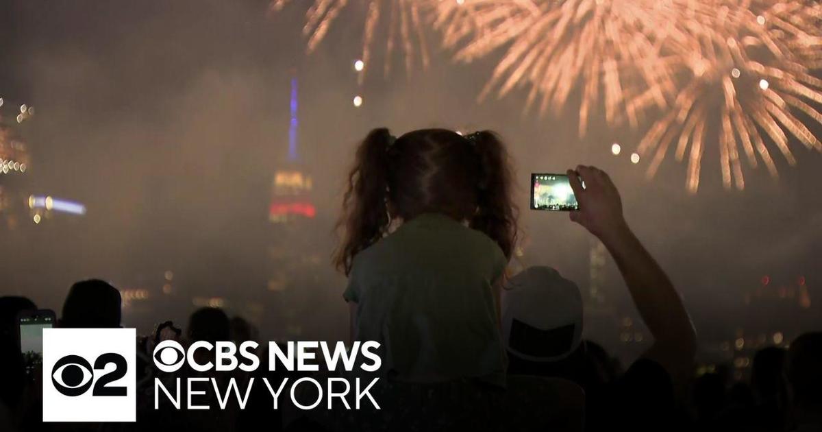 Spectators line the Hudson River for NYC’s 4th of July fireworks spectacle