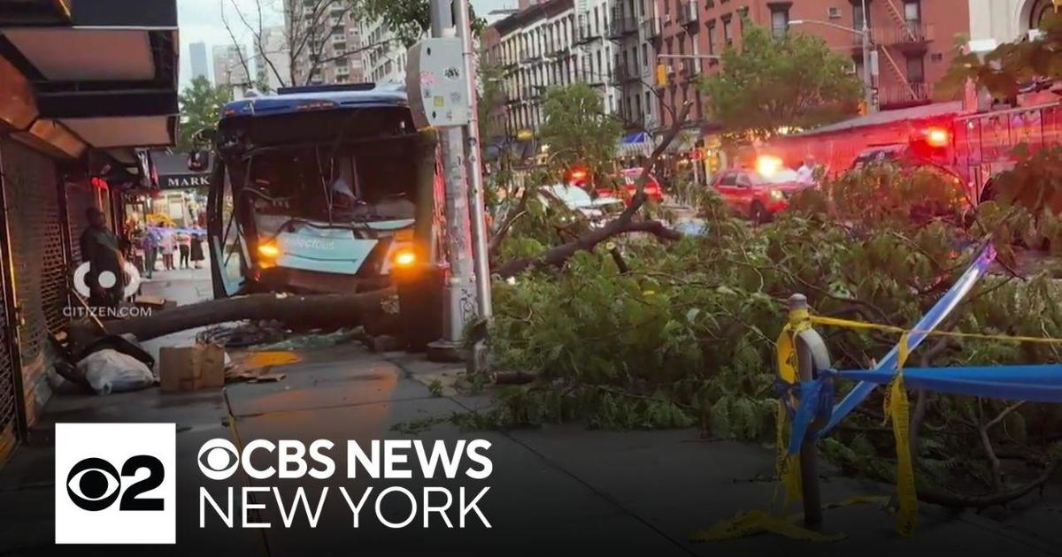 MTA bus crashes into tree on Upper East Side, driver, passengers injured