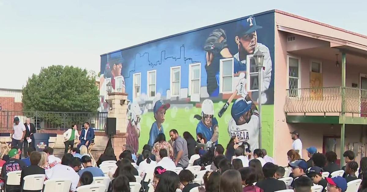 MLB, Rangers Unveil Latino Players Mural in Texas