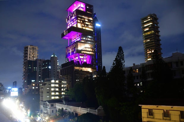 Mukesh Ambani Residence Antilia decorada antes do casamento de seu filho Anant Ambani