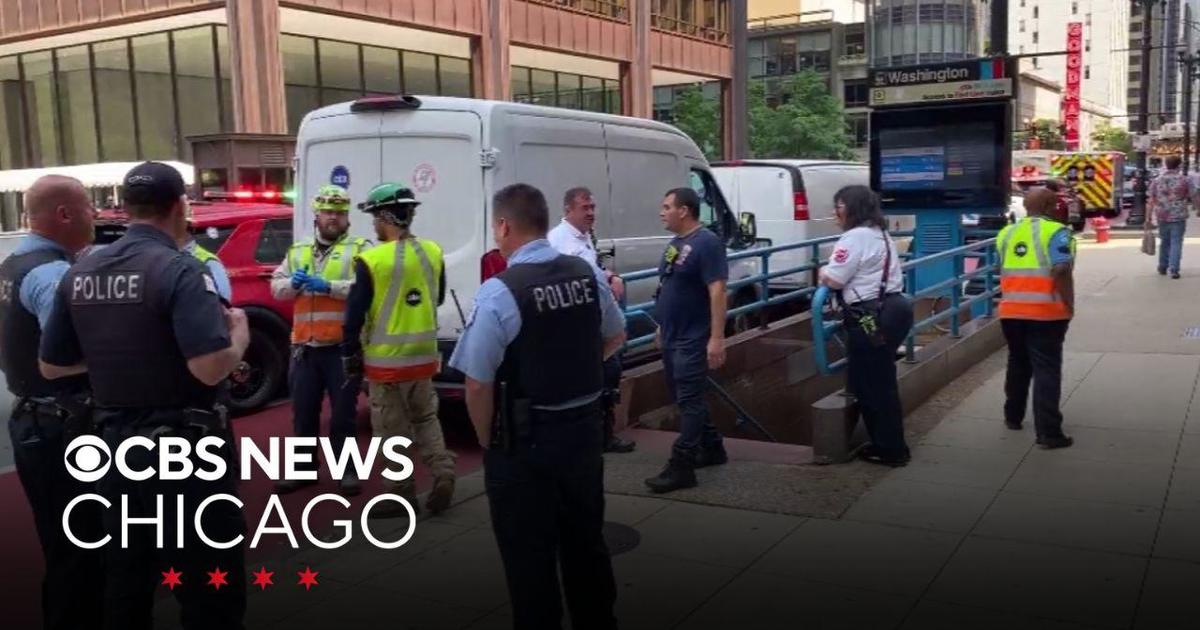 Blue Line trains running again after suspicious object found on tracks - CBS Chicago