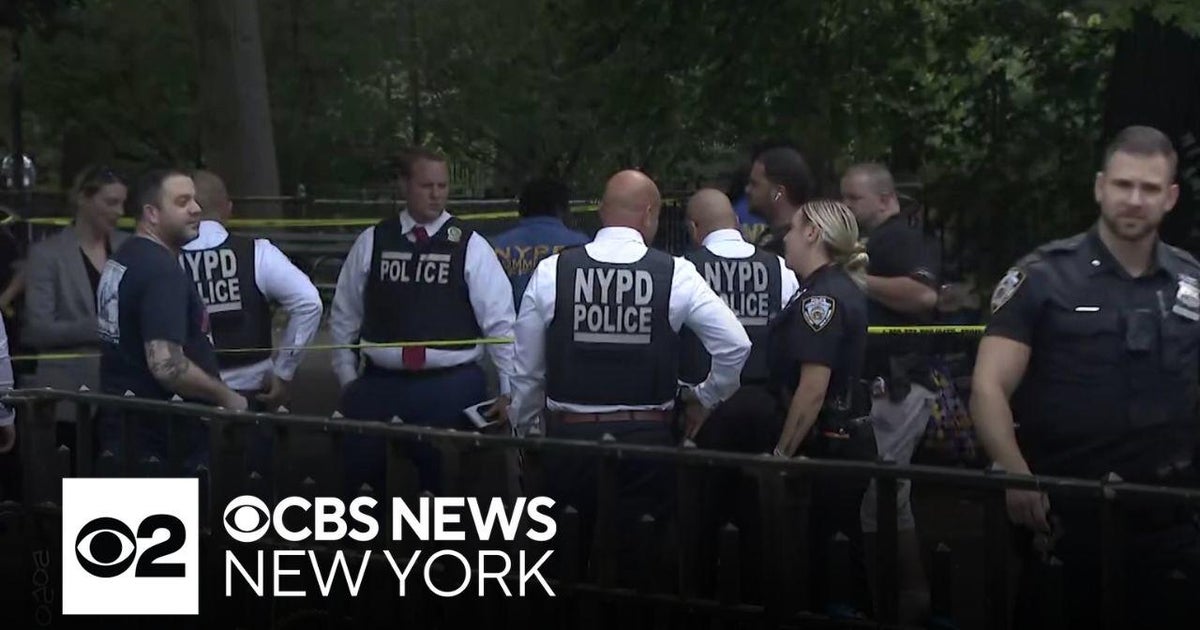 Search continues for gunman in deadly NYC park shooting - CBS New York