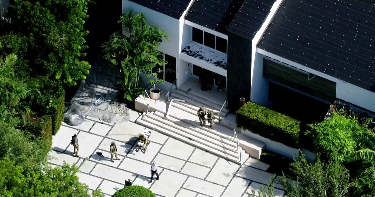 FBI return to Cocoplum home of developer Sergio Pino, accused of threats against wife amid divorce FBI return to Cocoplum home of developer Sergio Pino, accused of threats against wife amid divorce