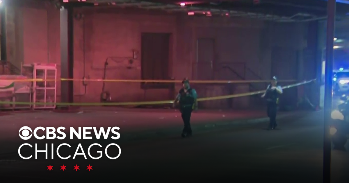 Man struck, killed by semi-truck in The Loop - CBS Chicago
