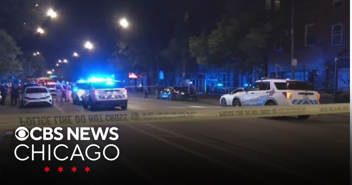 Three people injured in drive-by shooting on Chicago's West Side - CBS ...
