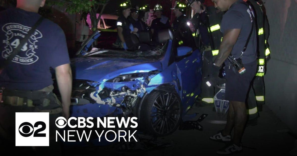 Woman dies in Bronx crash, 3 in critical - CBS New York