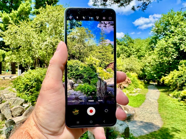 Samsung Galaxy Z Flip 6 Review 