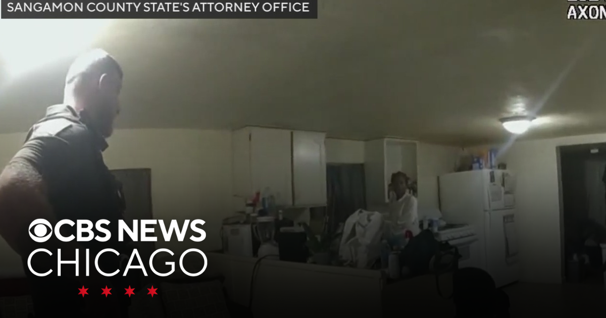 Officials release video of officer fatally shooting Sonya Massey in her home after she called 911 - CBS Chicago