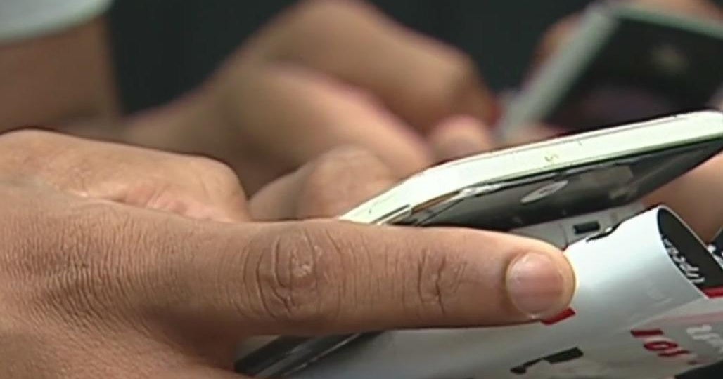 Broward School Board to discuss new rules on student cellphone usage during Wednesday’s meeting