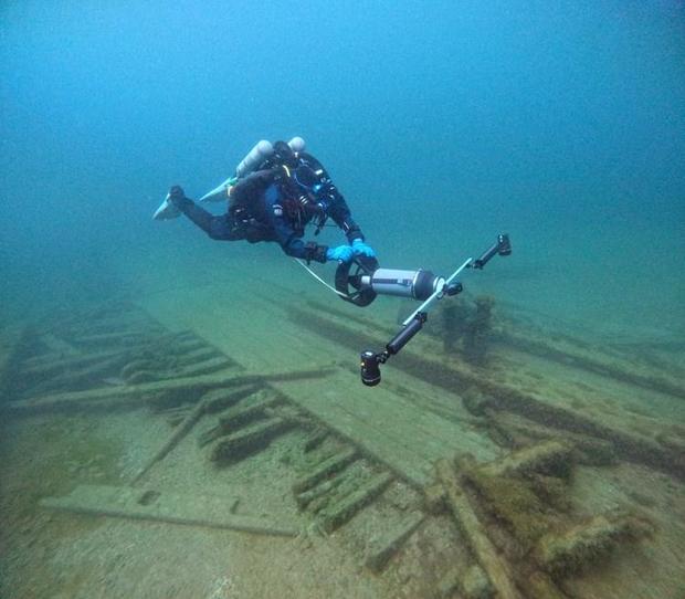 shipwreck-diver-60689-giant-gopr0002a.jpg 