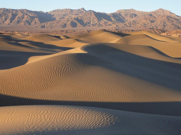 flat-mezquite-sand-dunes.jpg