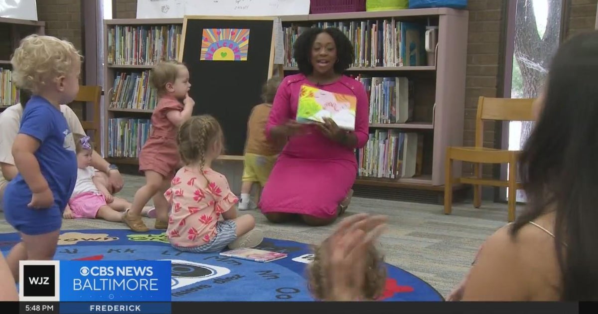 Read to Succeed: Janay Reece reads to students at Baltimore library ...
